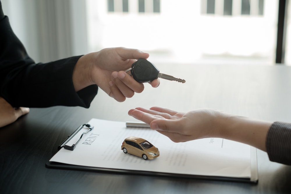 Les obligations de conformité aux normes de protection du consommateur dans la location de voiture