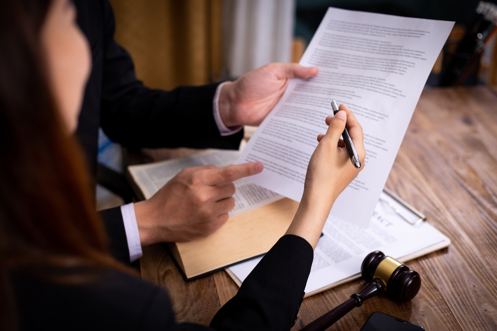 Les frais de notaire et leur impact sur le droit des contrats immobiliers