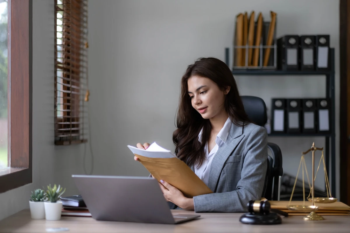 La protection juridique des franchisés dans les contrats de franchise commerciale