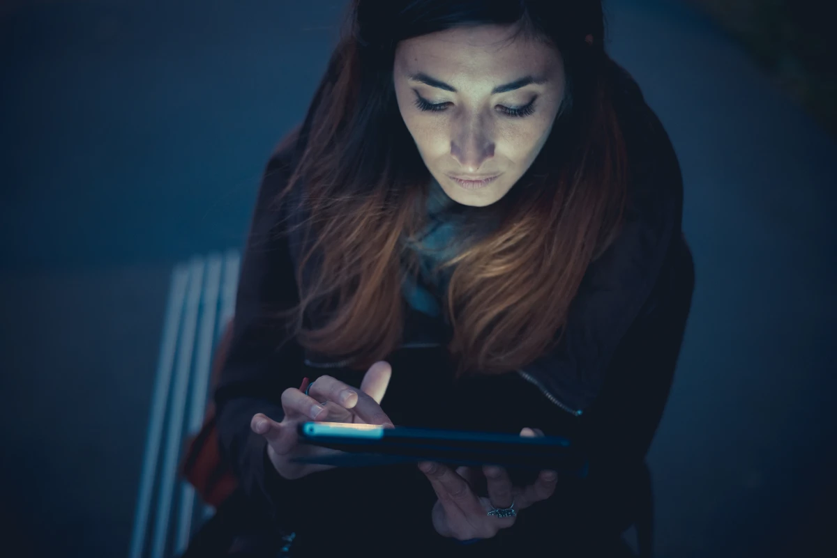 La responsabilité des plateformes numériques face au contenu illicite : enjeux et perspectives