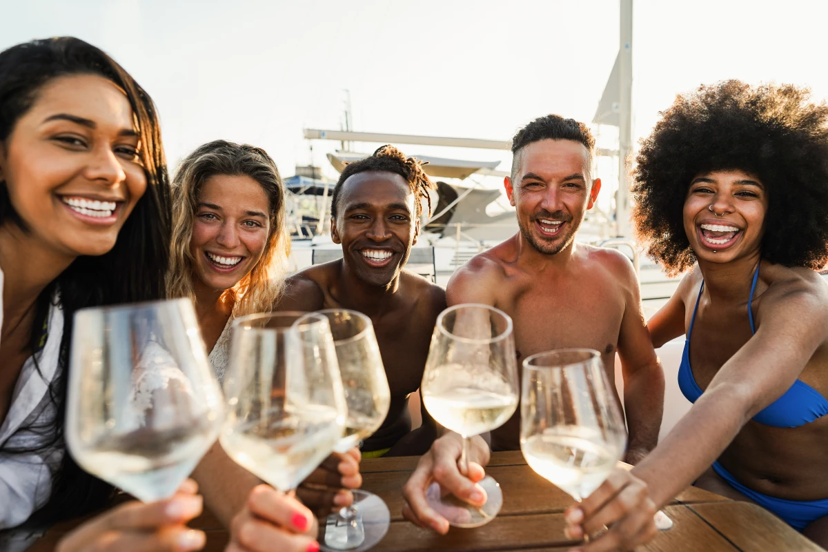 Coffrets de vin et responsabilités des transporteurs : Naviguer dans les méandres juridiques du transport vinicole