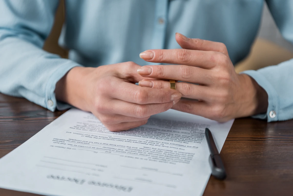 Divorce et répartition des biens communs : Guide complet pour une séparation équitable