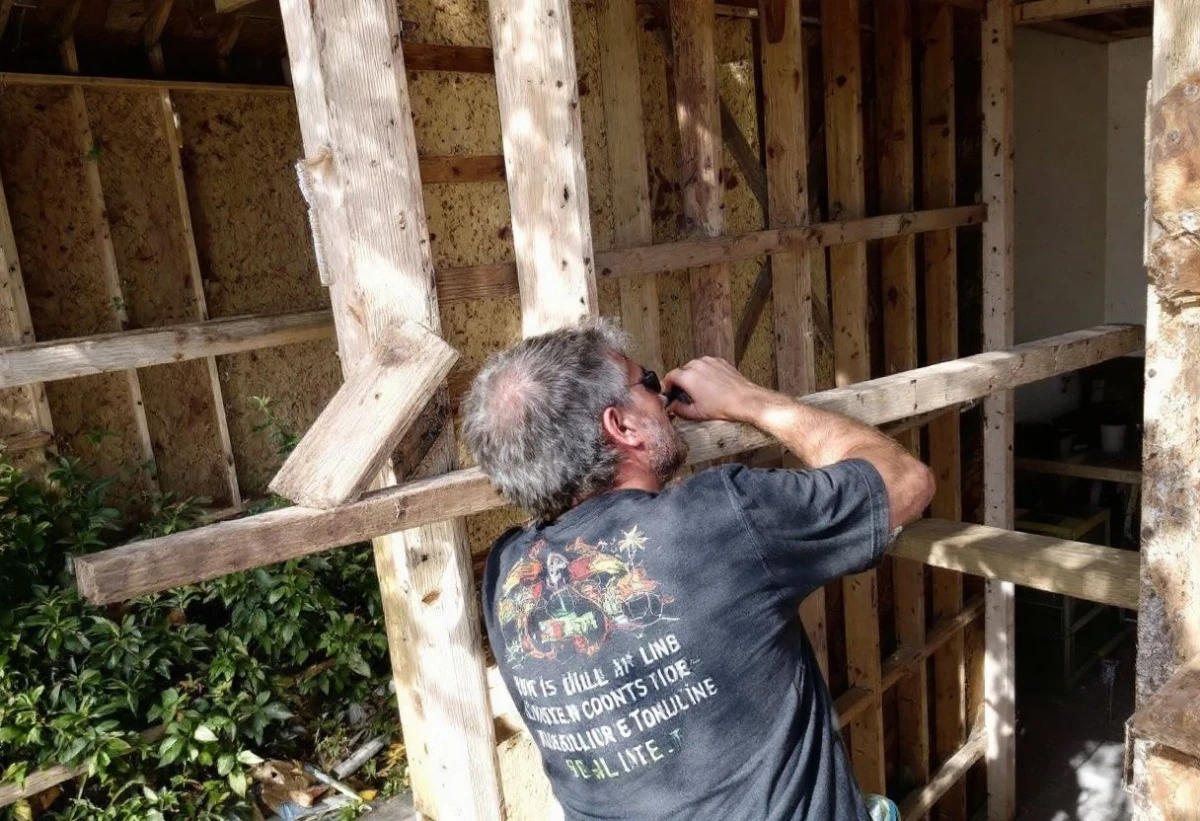 Que faire si un voisin construit sans permis sur mon terrain ?